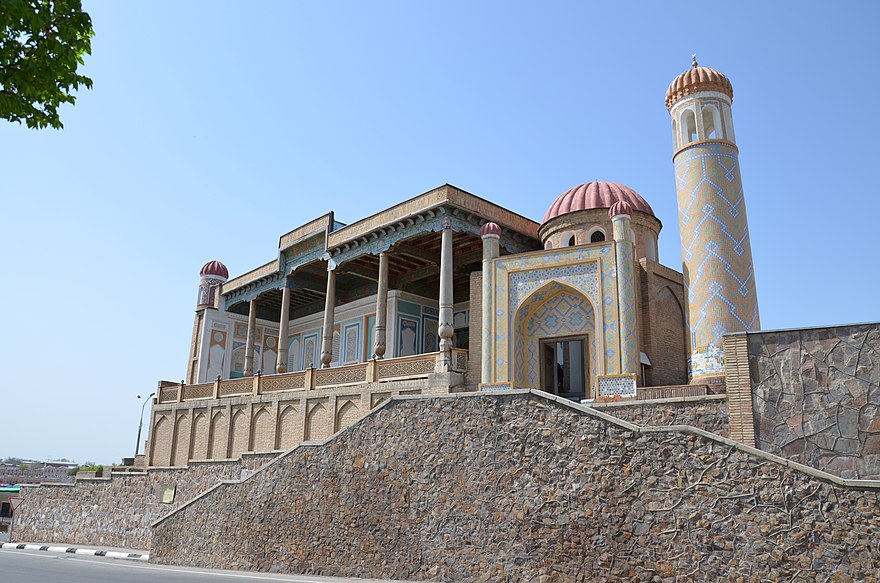 880px-Mosque_Hazrat-Hyzr_(1).jpg
